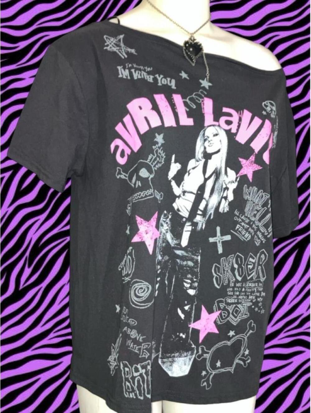 Avril Lavigne 2026 nostalgic oversized and off the shoulder graphic tee